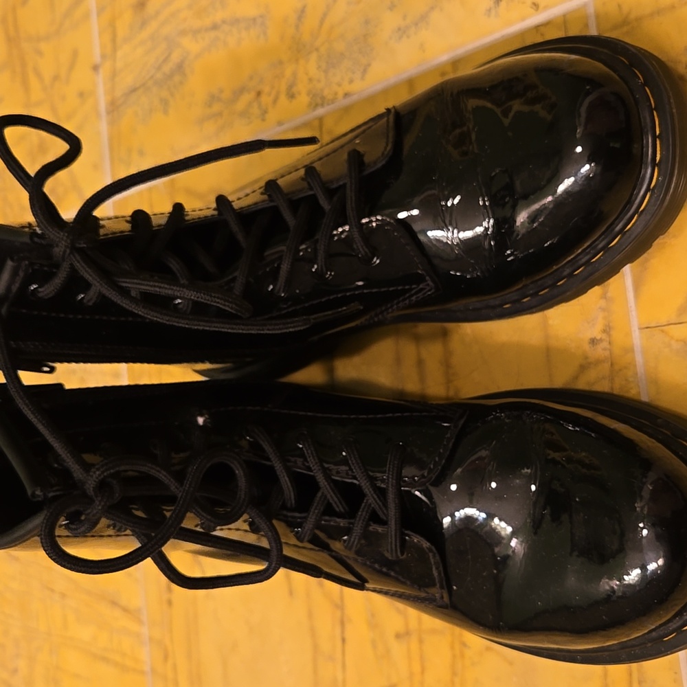 Dr Martens Airwair Boots - Picture 2 of 8